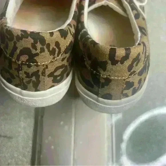 Madewell Sidewalk Low Top Leopard Cheetah Print 
 Sneaker Shoes - Picture 4 of 9